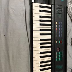 Yamaha PSR-6 piano