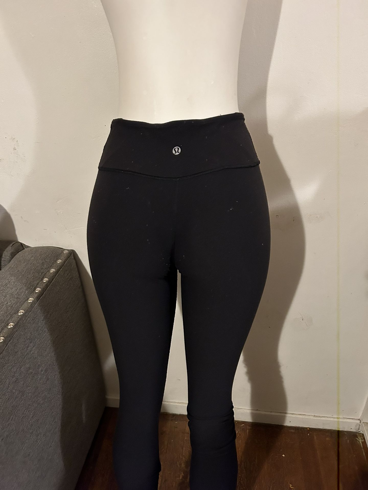 lulu reverseable leggings size 6 Long for Sale in Visalia, CA OfferUp