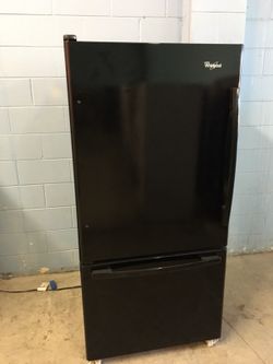 Black Whirlpool Refrigerator Bottom Freezer With Ice Maker And 120 Day Warranty