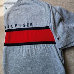 Boys Tommy Hilfiger Tshirt Size L 
