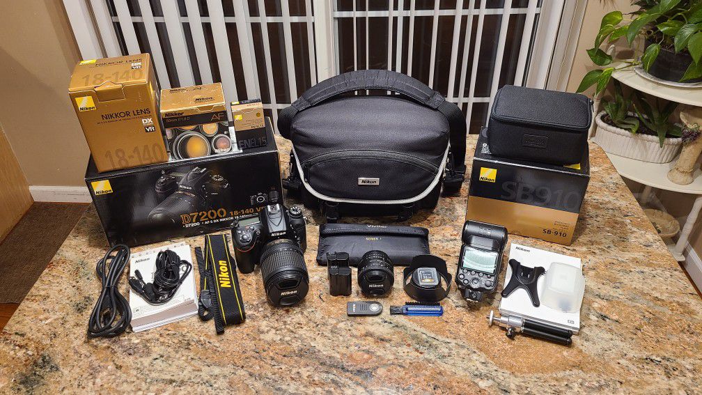 Nikon D7200 DSLR Camera, 18-140VR & 50mm Lenses, 2x Batteries, remote & more extras!!!