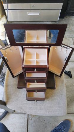 Jewelry box