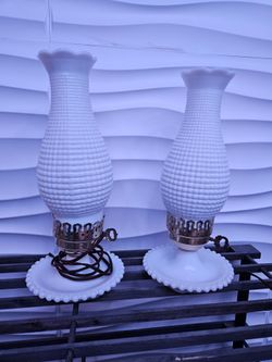 Vintage White Milk Glass Corn Cob Hobnail Ruffled Hurricane Electric Lamp 13 in