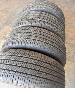 235/45/18 Hankook Selling a set of 4 tires in excellent condition 🫡