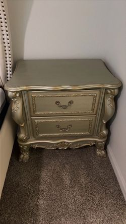 Ornate Baroque-Style 2-Drawer Nightstand