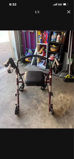Collapsible walker with seat