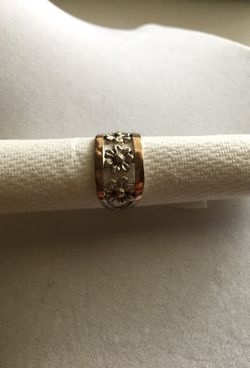 18k Ladies Ring