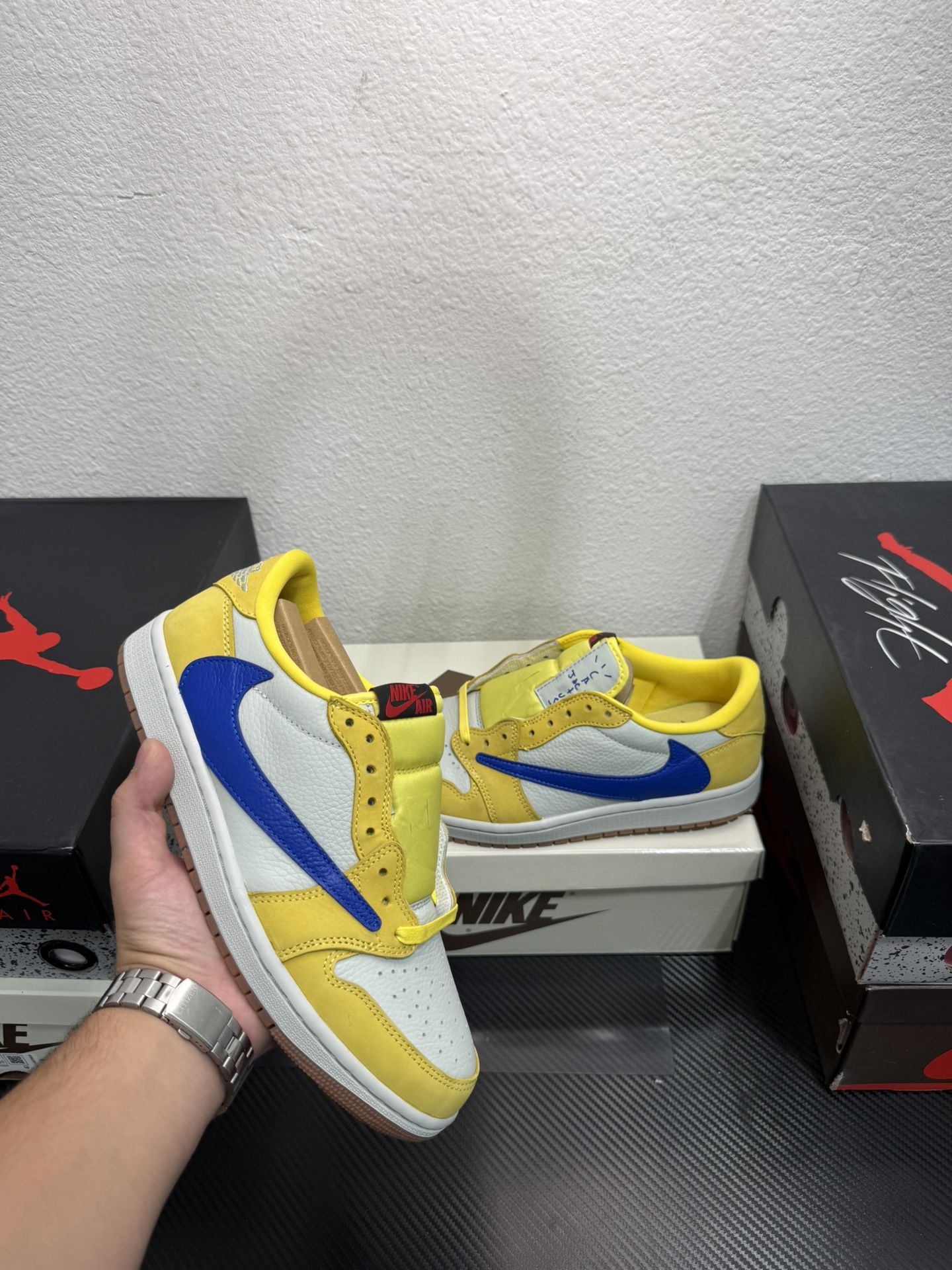 Aj1 Nike Air jordan 1 low travis scott Canary yellow size 7,7.5,8,8.5,9,9.5,10,10.5,11,12