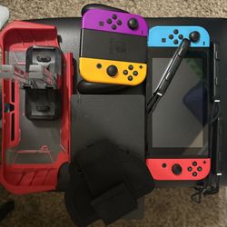 Nintendo Switch Lite And Regular Switch 