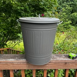 IKEA KNODD Bin with lid, And Handles Gray 11 gallon Steel  20⅛" BRAND NEW
