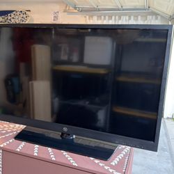40” TV - with a Roku Express! Great condition and works like new