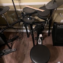 Simmons SD7PK Electric Drums And Simmons Amplifier