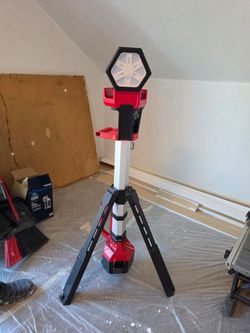 Milwaukee M18 Rocket Tower Light