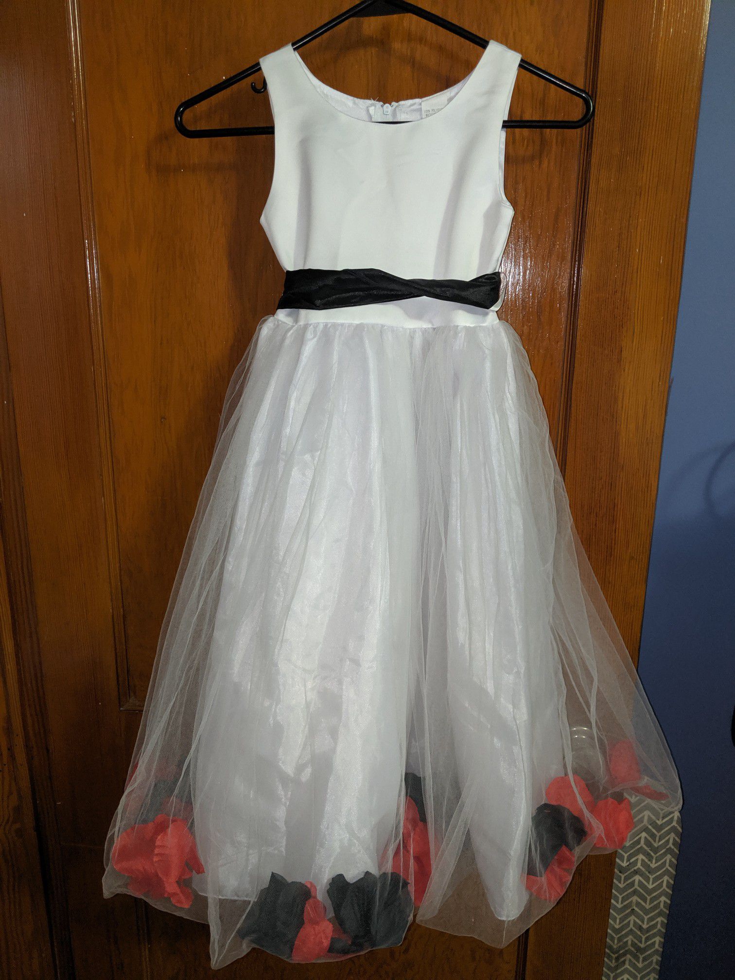 NWT Flowers girl dress with flower petals 6