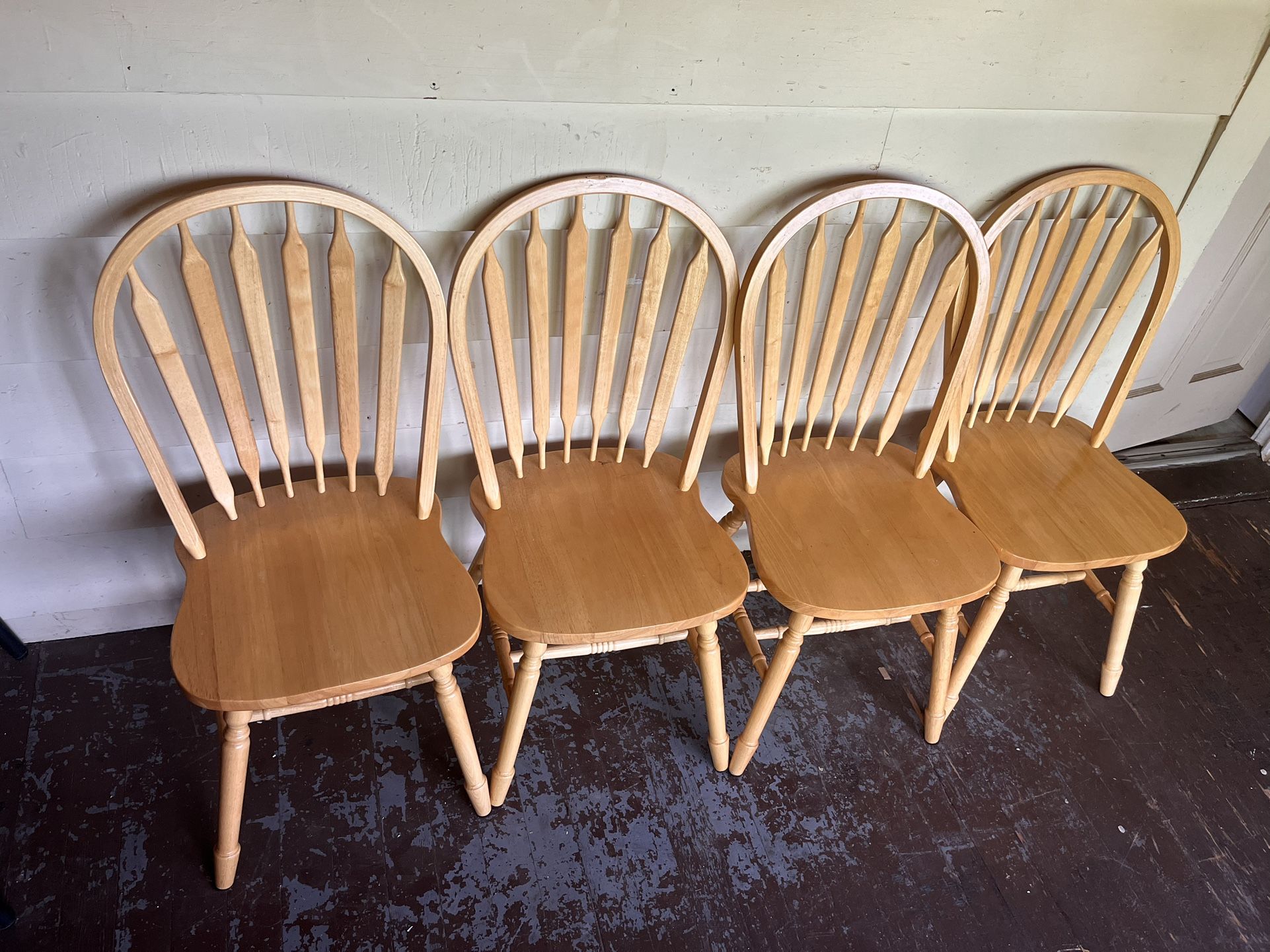 4 Matching Wooden Dining Room Chairs