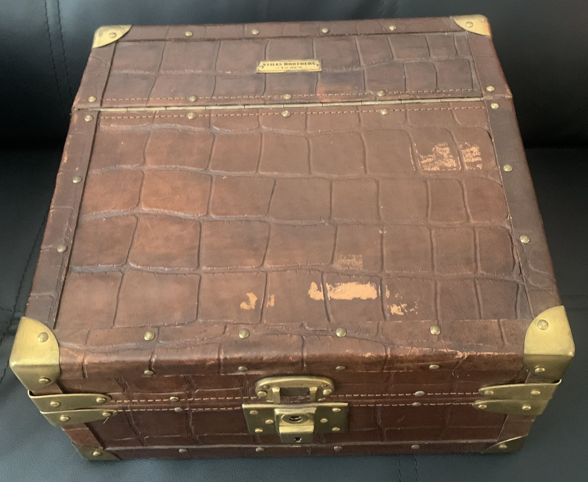 Vintage Antique Stiles Brothers est 1858 Small Case Truck 