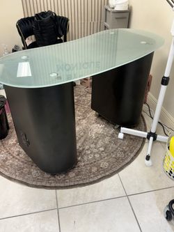 Manicure Table