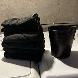 Gently used bathroom towel set & trash can