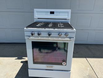 WHITE KITCHEN AID GAS STOVE IN GOOD CONDITION