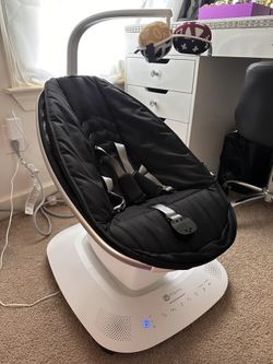 4moms MamaRoo Multi-Motion Baby Swing, Bluetooth Enabled with 5 Unique Motions, Black