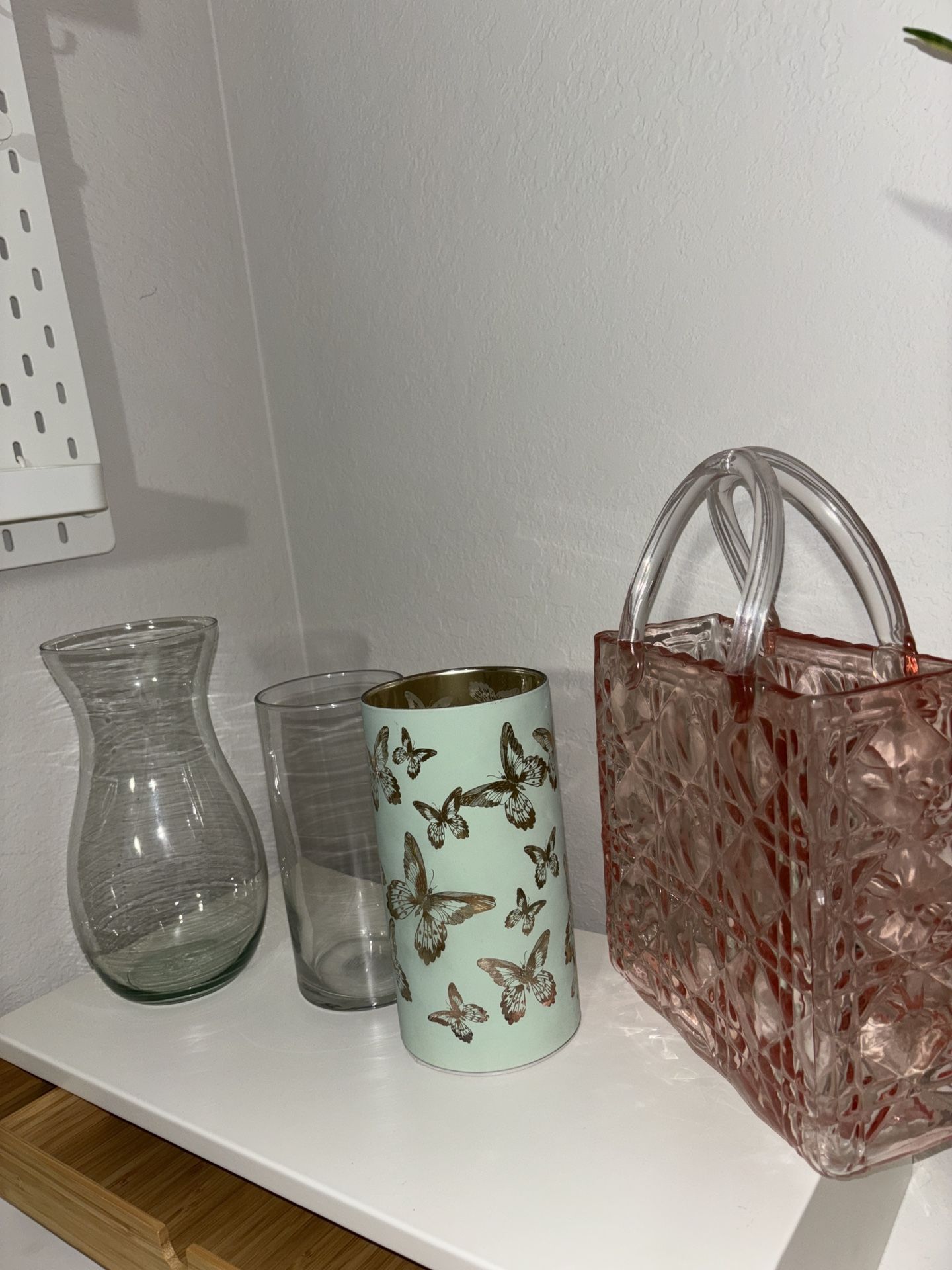 4 Vases
