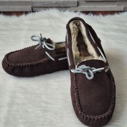 Women's UGG Brown Dakota Slippers Size 6