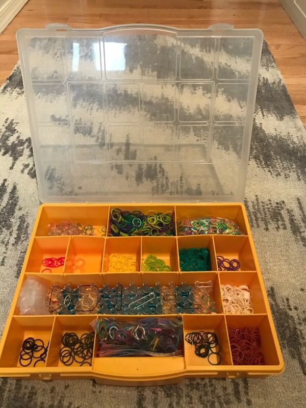 Complete rainbow loom set