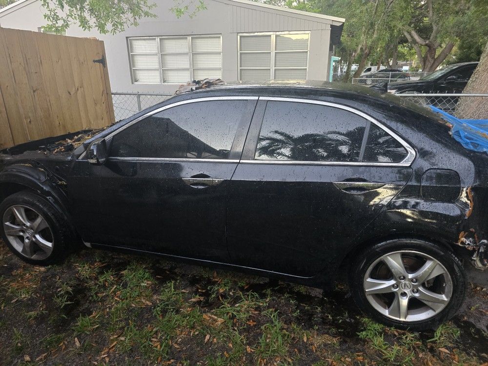 2012 Acura Tsx Doors Available. FULL PARTS OUT