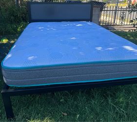 Nice full size bed with good mattress