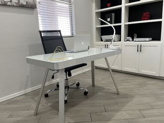 Desk/Office Desk and Chair