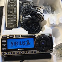SIRIUS ST4 satellite radio With Remote And Accessories 