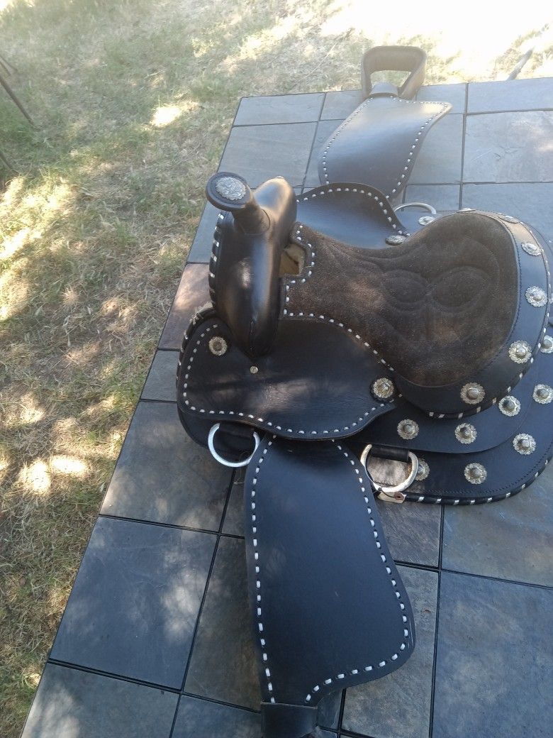 Horse Saddle🐴 For Phony