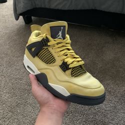 Jordan 4 Lightning Size 9 Men’s Beaters (Trades)