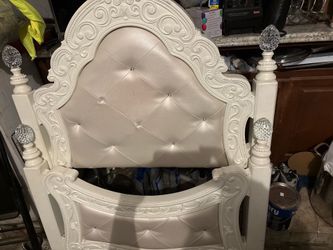 Princess twin bed