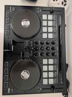 Dj console reloop beat pad 2