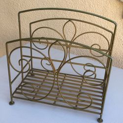 Fleur de Lis Magazine Rack