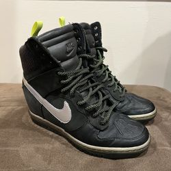 Nike Women’s Dunk Sky Hi Lace Up Sneakerboot 2.0 Black/Silver Hidden Wedge Size 7.5