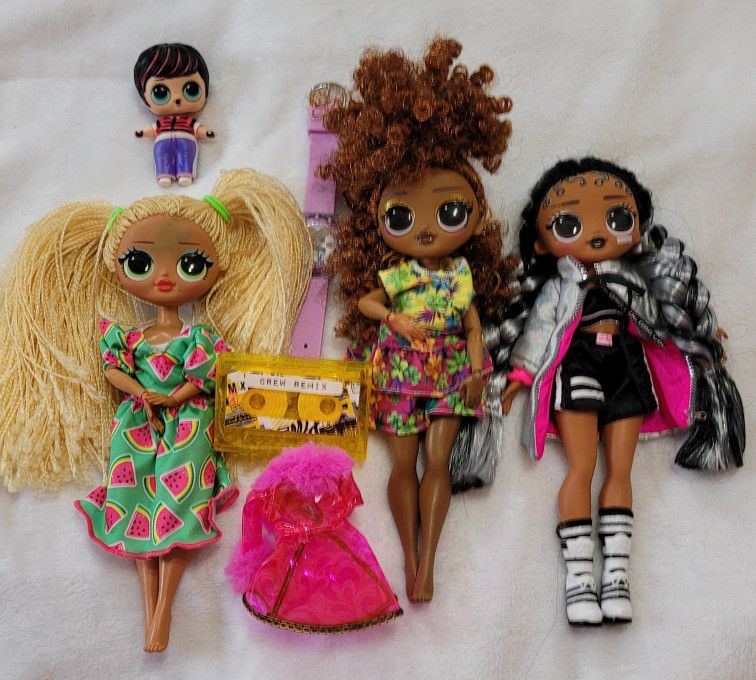 LOL Surprise Doll bundle of 4 OMG Fashion Dolls. Bonus Some Accesories