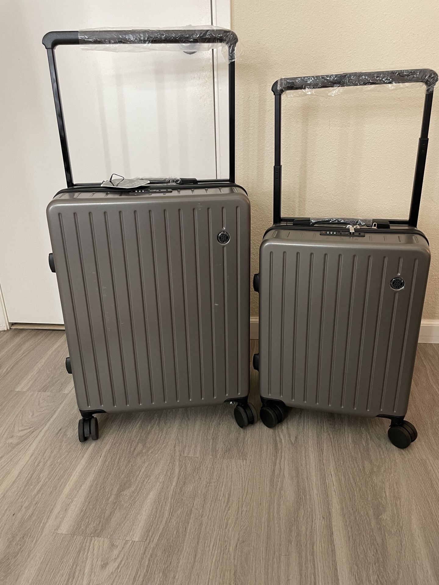18-inch luggage and 22-inch luggage with wide handle 