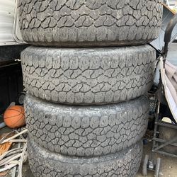 Set Of Tire 275/65/20