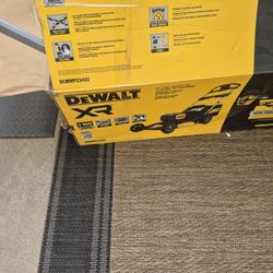 DEWALT  CORDLESS LAWN MOWER 21IN. No Batery No Charger 