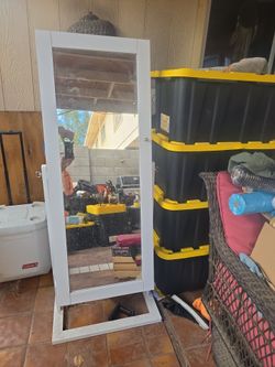 Jewelry mirror