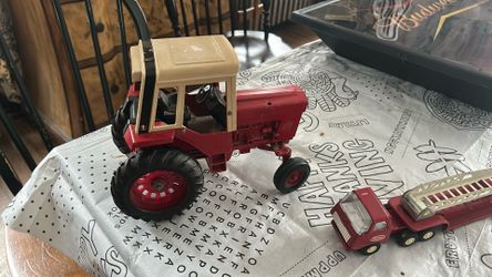 Ertl International Harvester 1586 Toy Tractor 