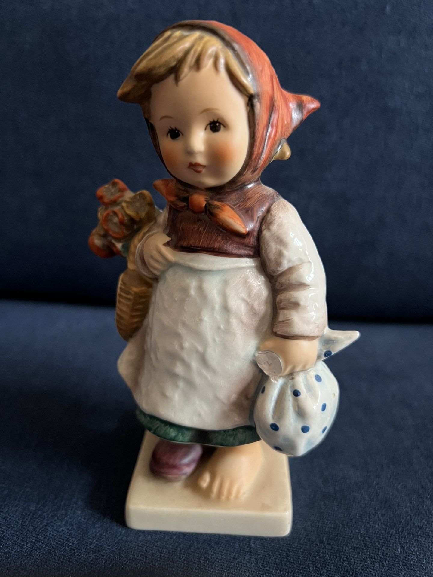 Weary Wanderer" Goebel M.J Hummel Figurine #204