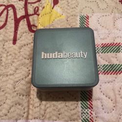 Huda Beauty Powder