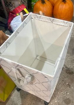 Laundry hamper with wheels