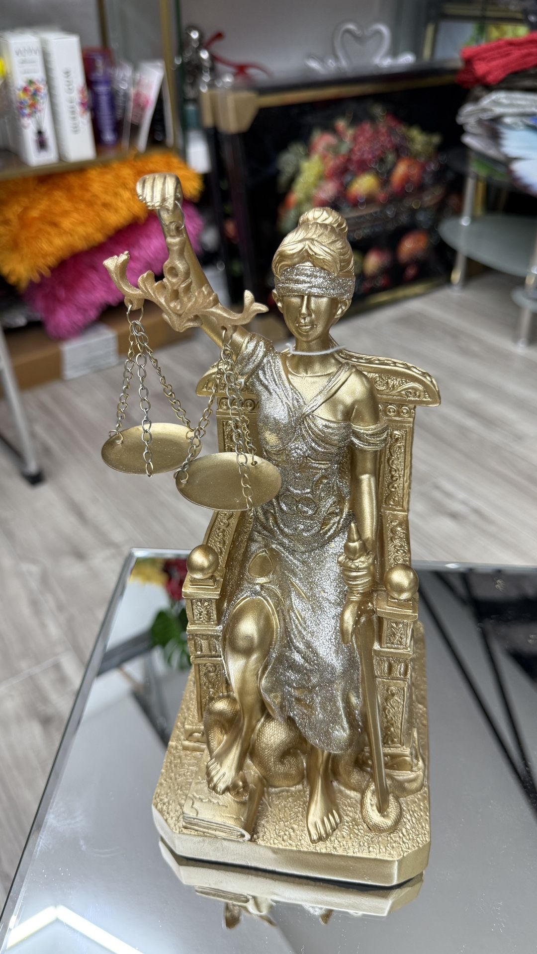 Justiciera / Disponible 