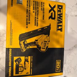 DEWALT 20V MAX XR 2-1/2 in. 15-Gauge Finish Nailer Kit with Battery & Charger