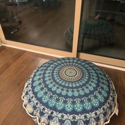 Cushion (2 Items) 