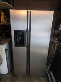 Refrigerator freezer stainless steel works good currently running.